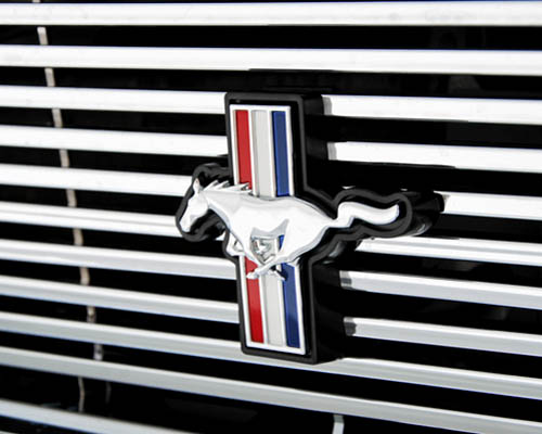 3dCarbon Running Pony Emblem Ford Mustang GT V6 05-09